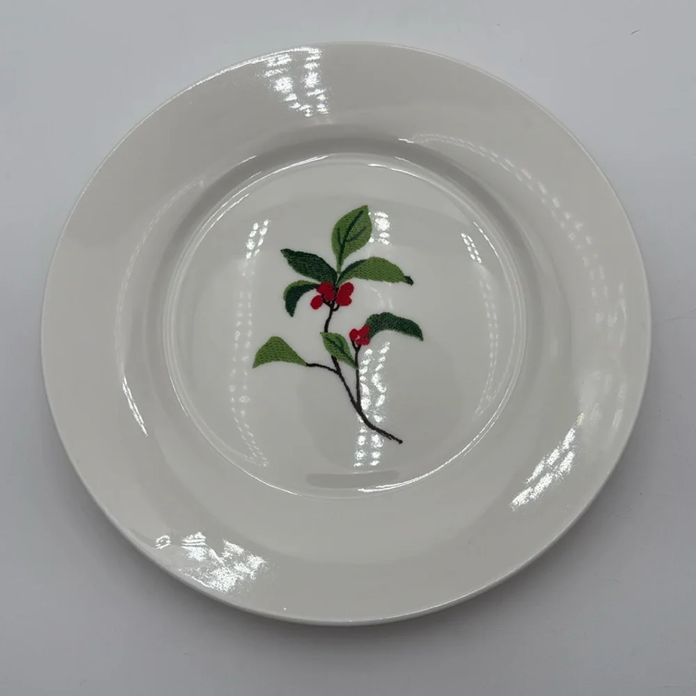 Set Of 4 Crate & Barrel Christmas Holiday Theme Salad Appetizers White Plates